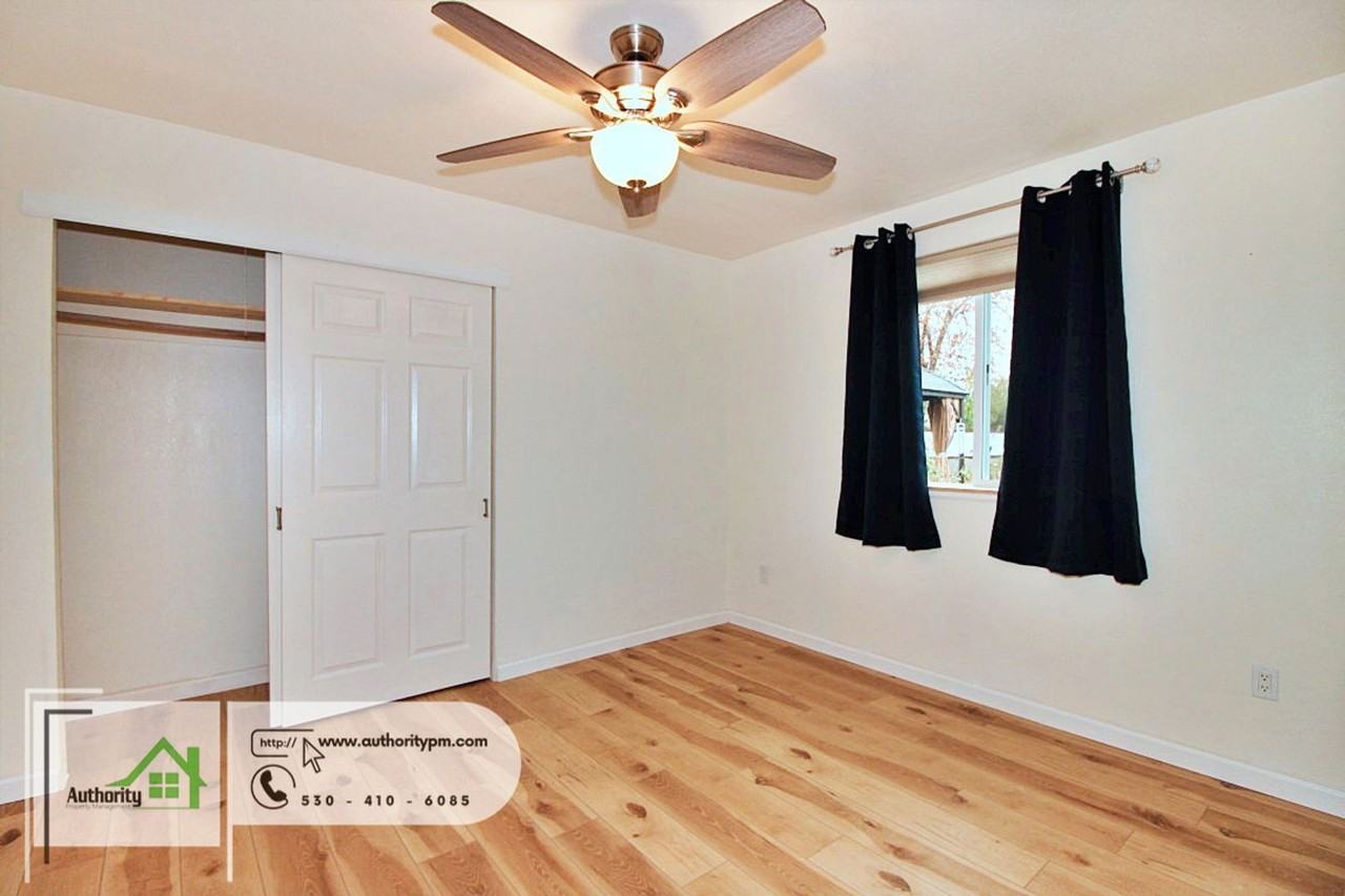 864 Loma St - Photo 7 of 16