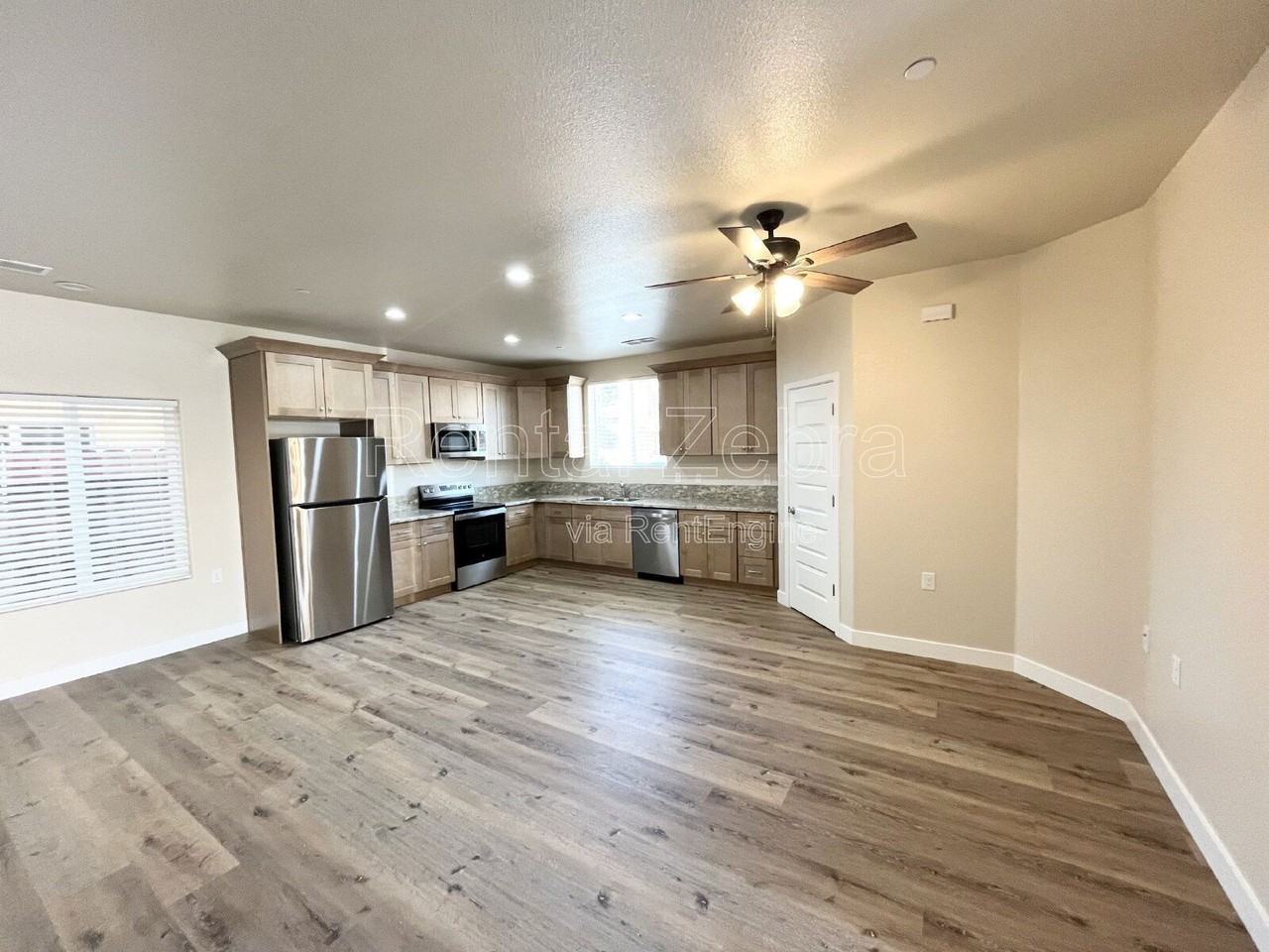 1391 Carlsbad Dr - Photo 4 of 17