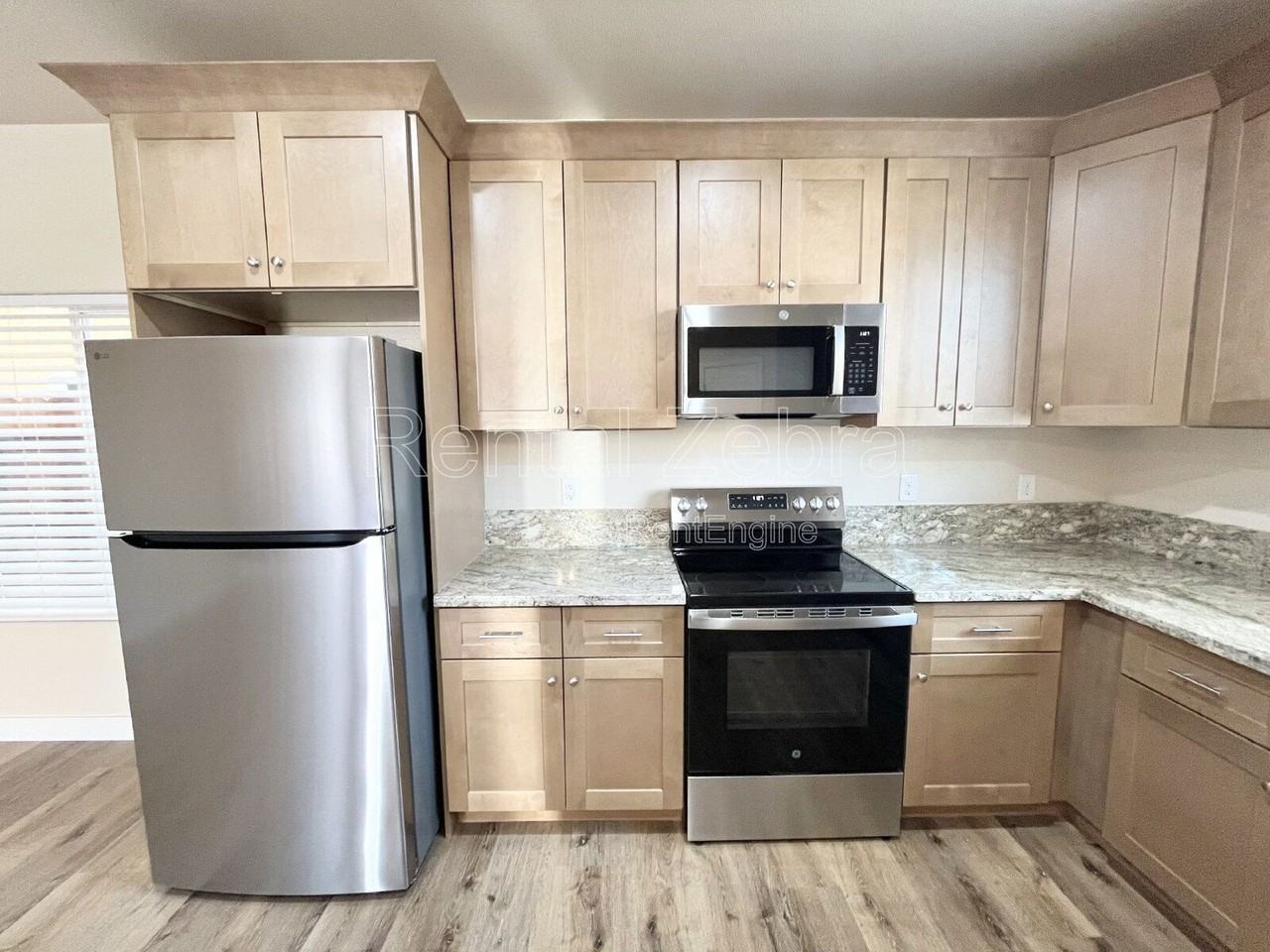 1391 Carlsbad Dr - Photo 5 of 17