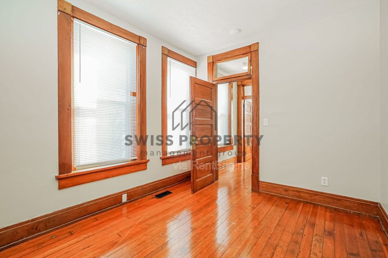 804 E Main St - Photo 2 of 18