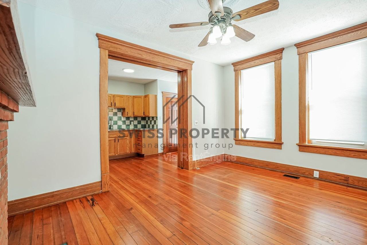 804 E Main St - Photo 3 of 18