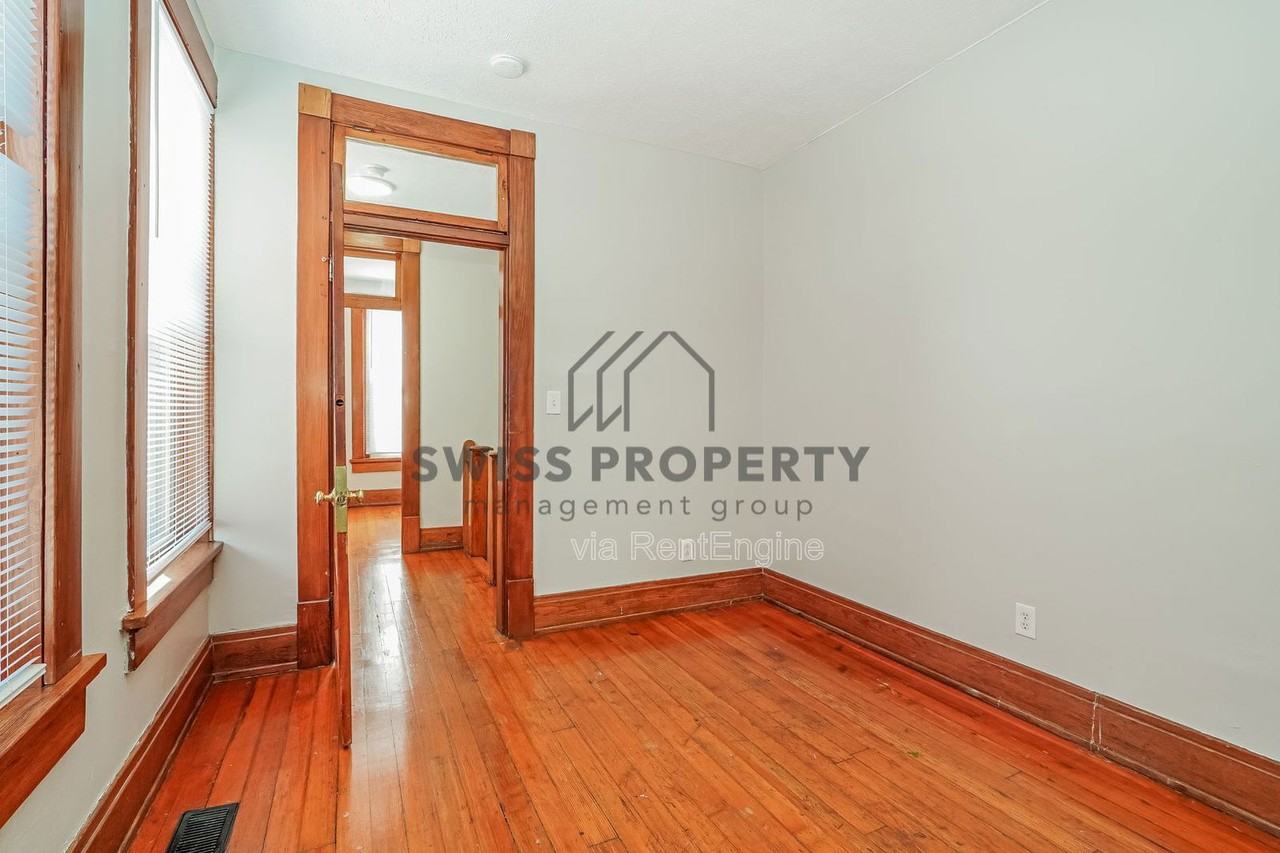 804 E Main St - Photo 4 of 18