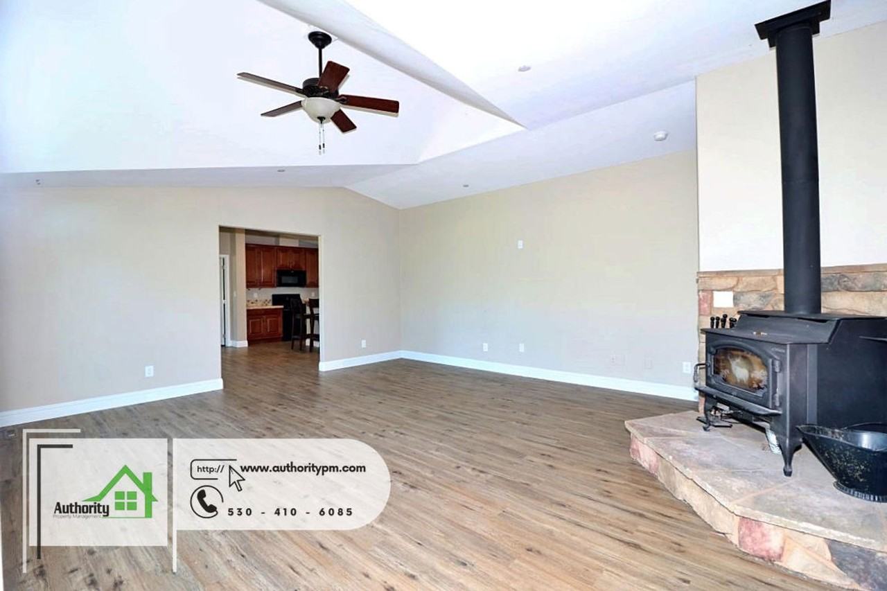 22233 Venzke Rd - Photo 5 of 31