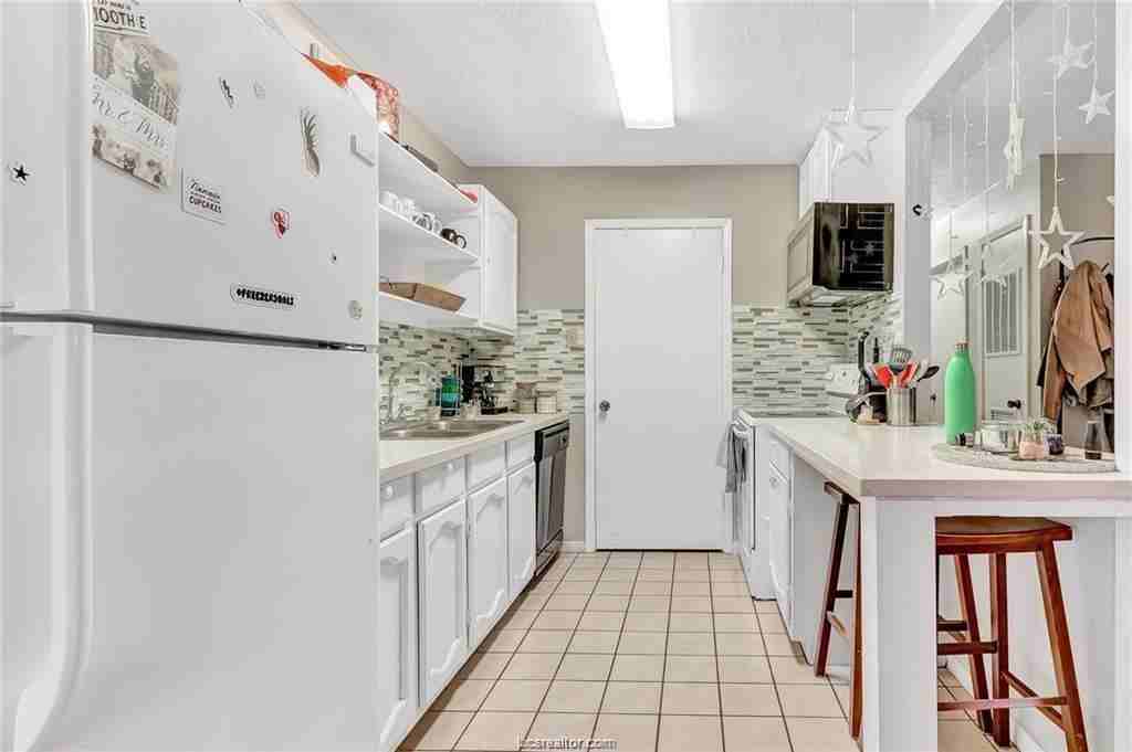 703 Wellesley Ct #A - Photo 6 of 19
