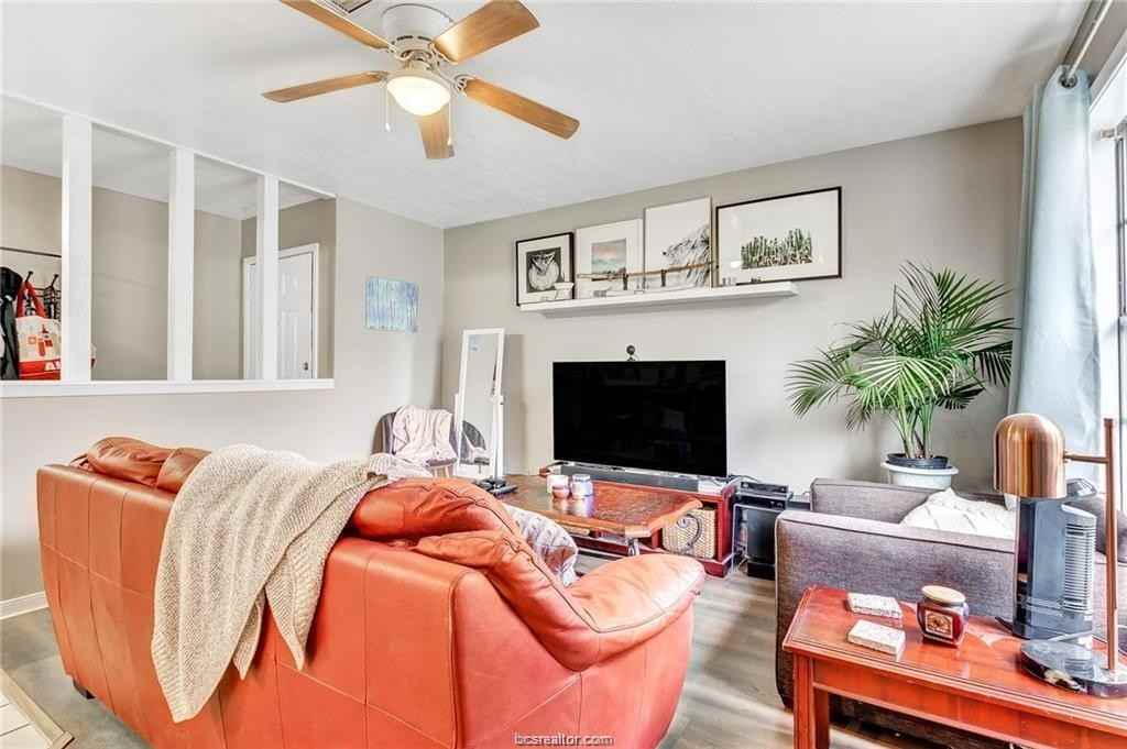 703 Wellesley Ct #A - Photo 3 of 19