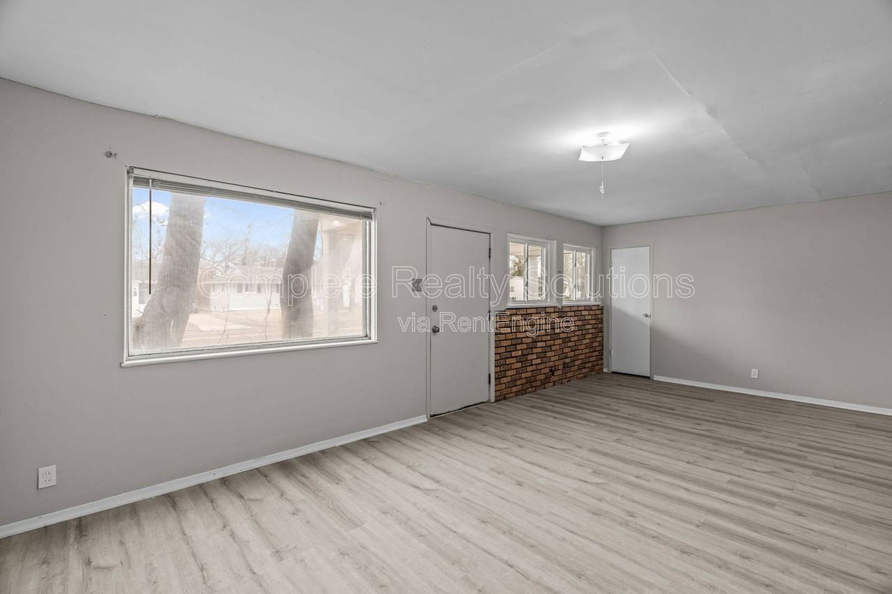 10769 Spring Garden Dr - Photo 5 of 23