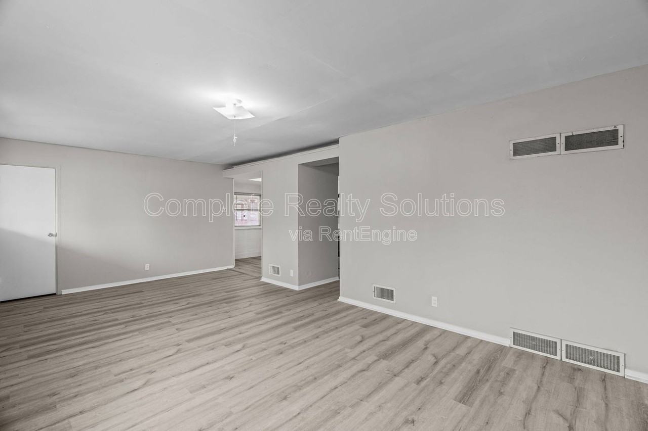 10769 Spring Garden Dr - Photo 6 of 23