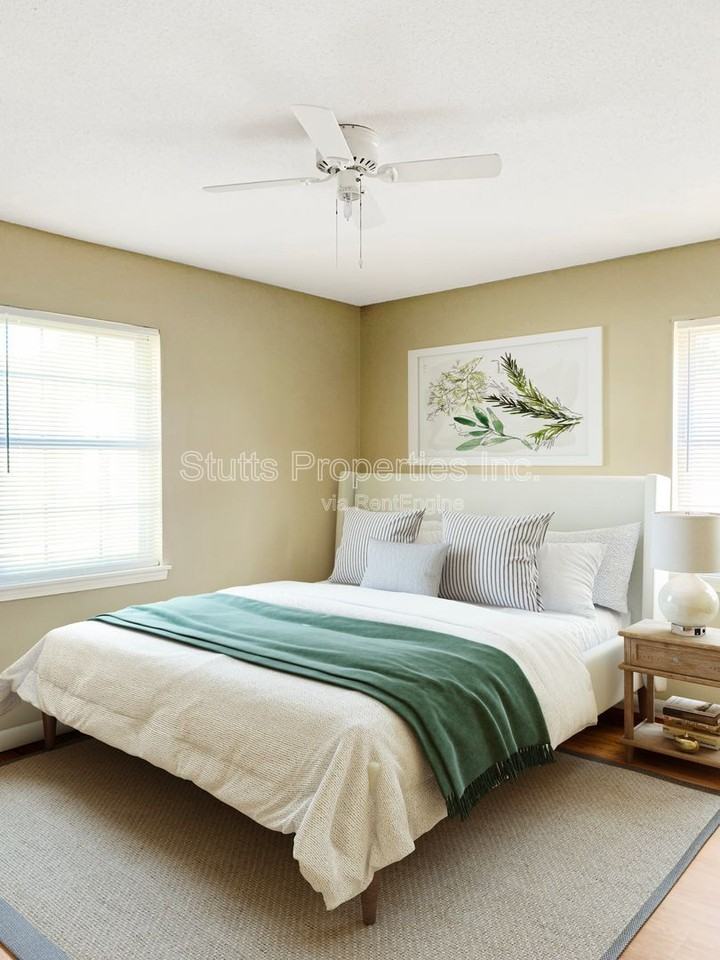 1975 Darby Dr #D1 - Photo 3 of 8