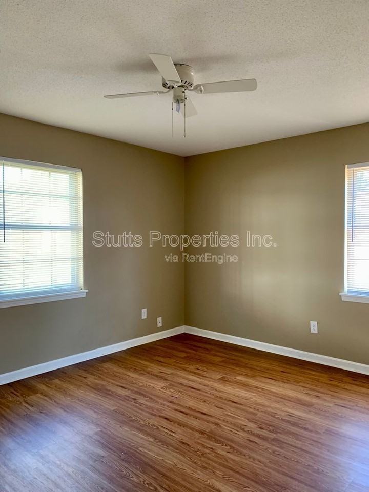 1975 Darby Dr #D1 - Photo 7 of 8