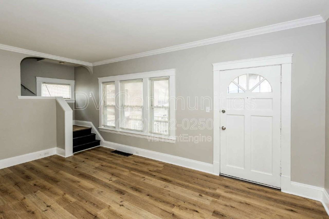 3288 W 91st St - Photo 4 of 18