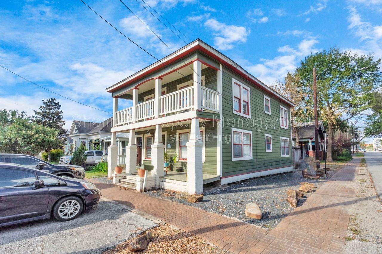 2202 Kane St #B - Photo 2 of 22