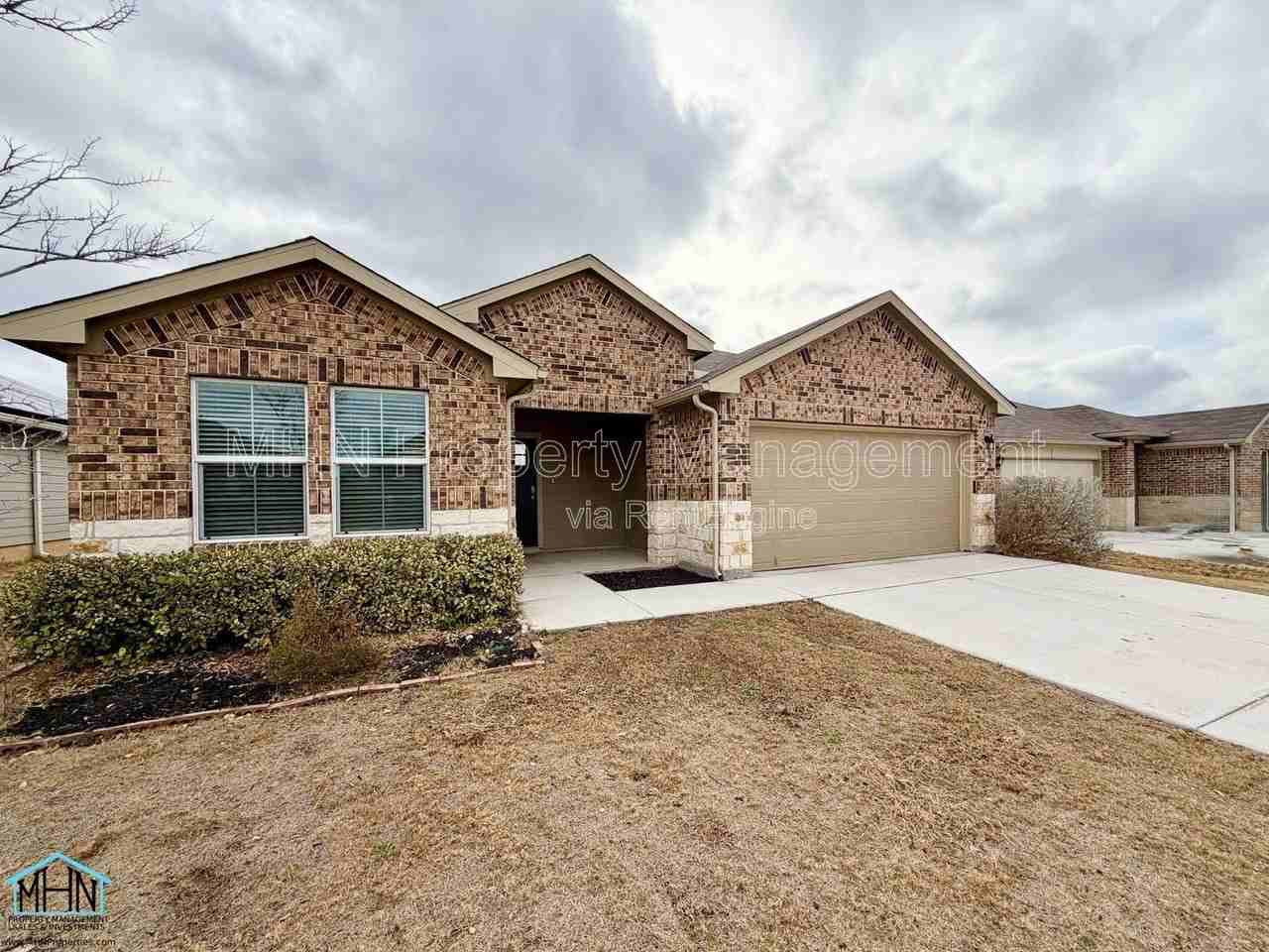 1405 Redwood Crk - Photo 2 of 31