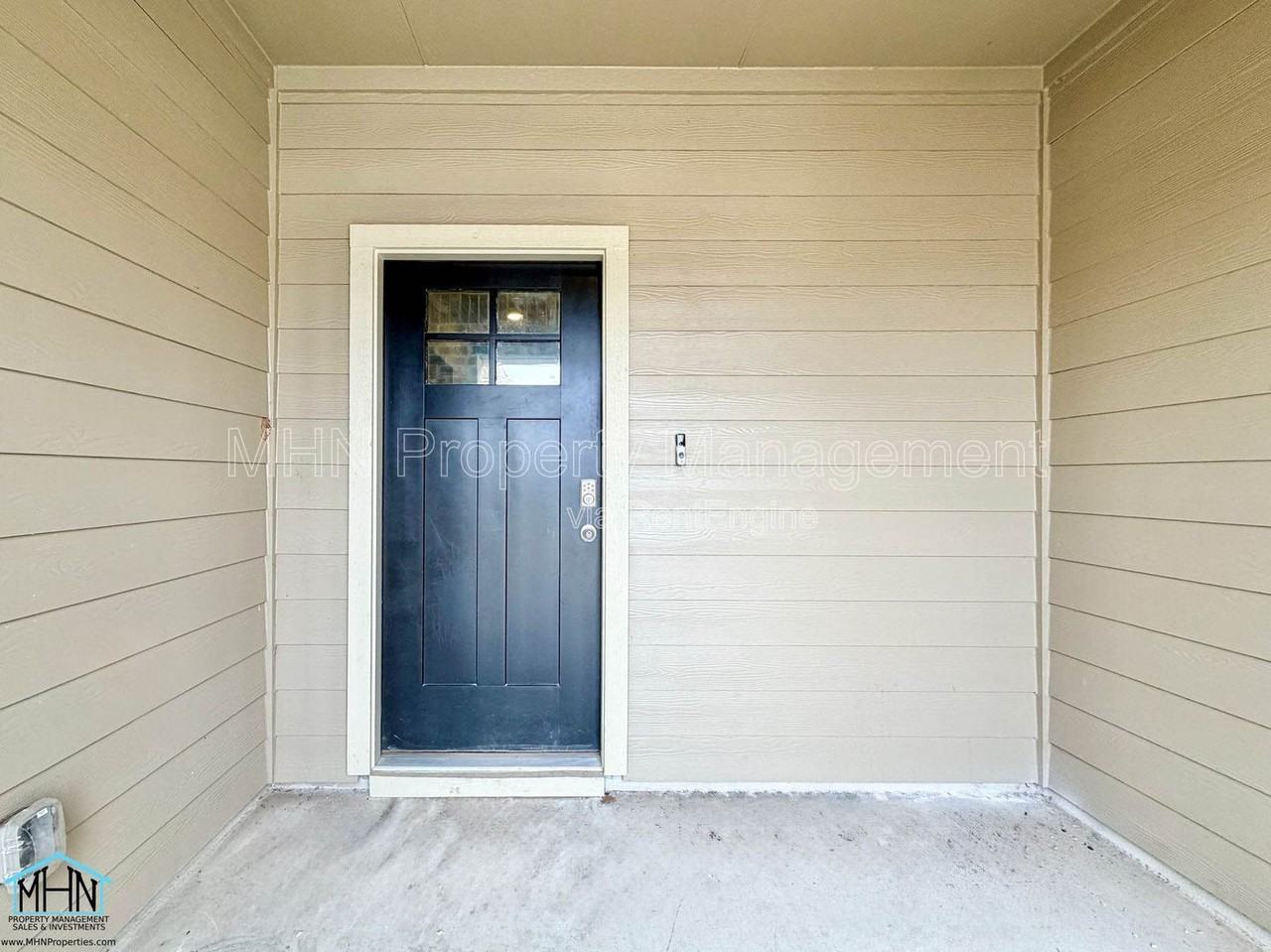 1405 Redwood Crk - Photo 4 of 31