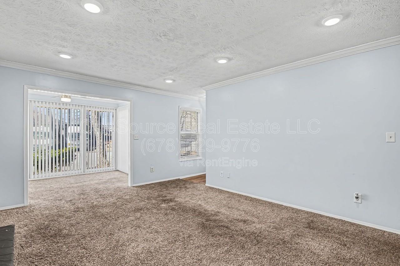 1603 Augusta Dr - Photo 6 of 33