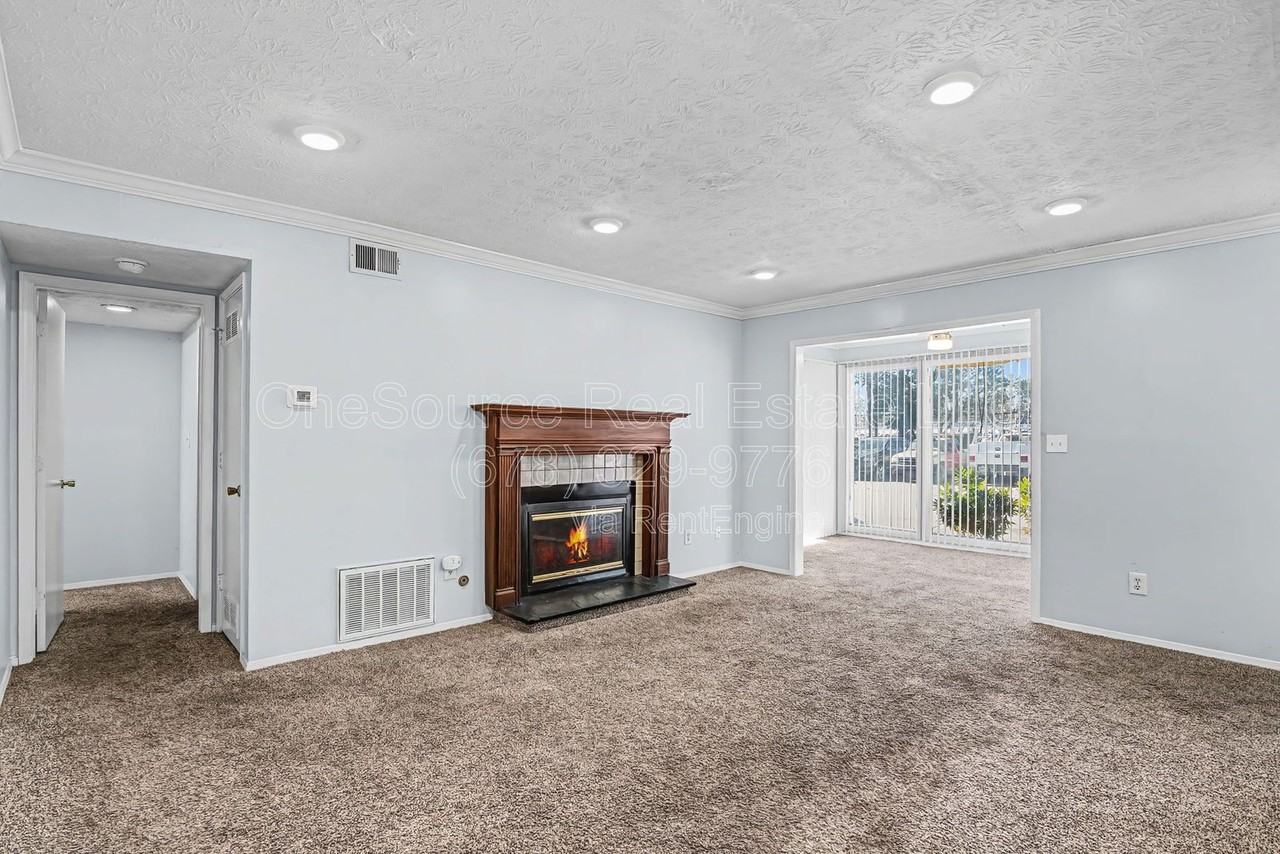 1603 Augusta Dr - Photo 7 of 33