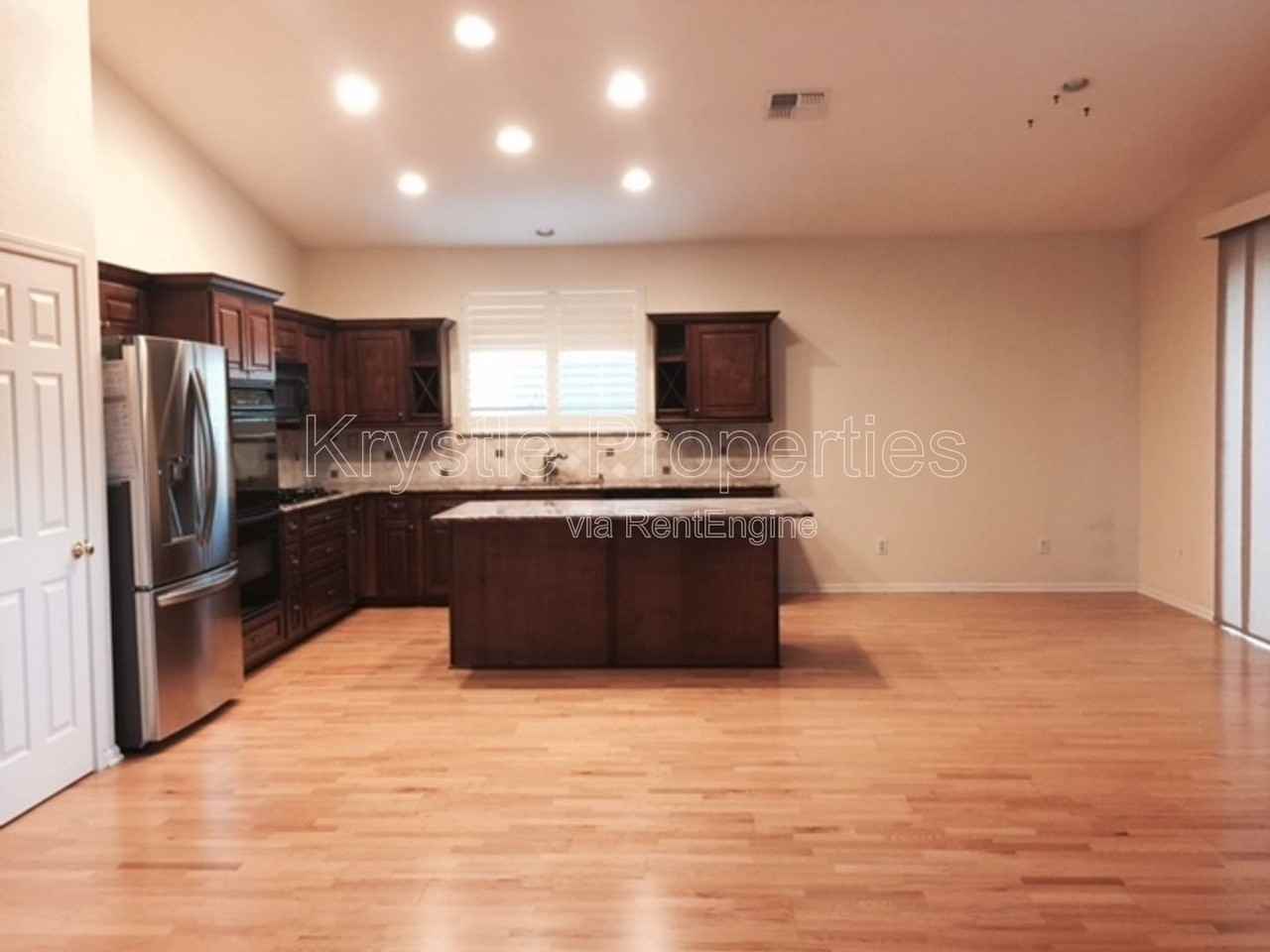 510 Pyramid Ct - Photo 3 of 20