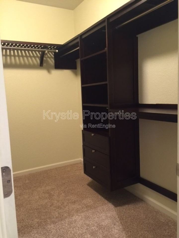 510 Pyramid Ct - Photo 7 of 20