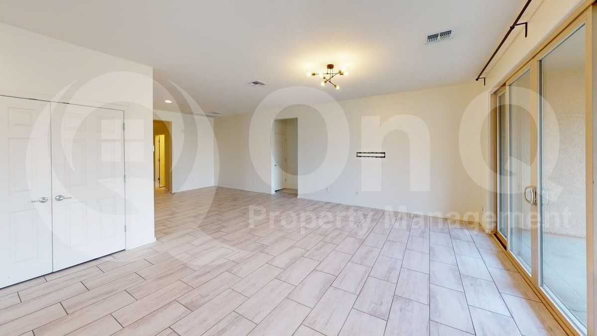 6944 W Golden Ln - Photo 5 of 23