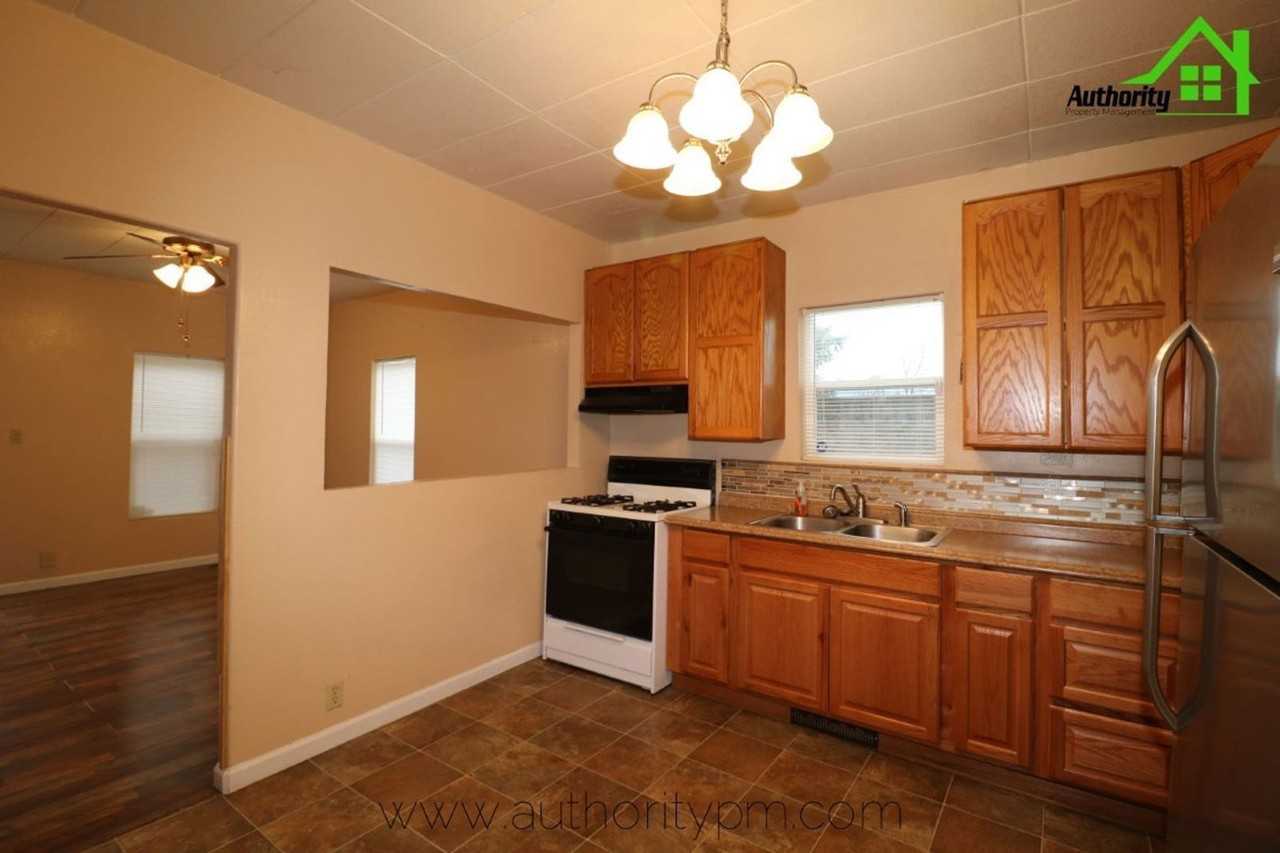 1201 Willis St - Photo 6 of 15