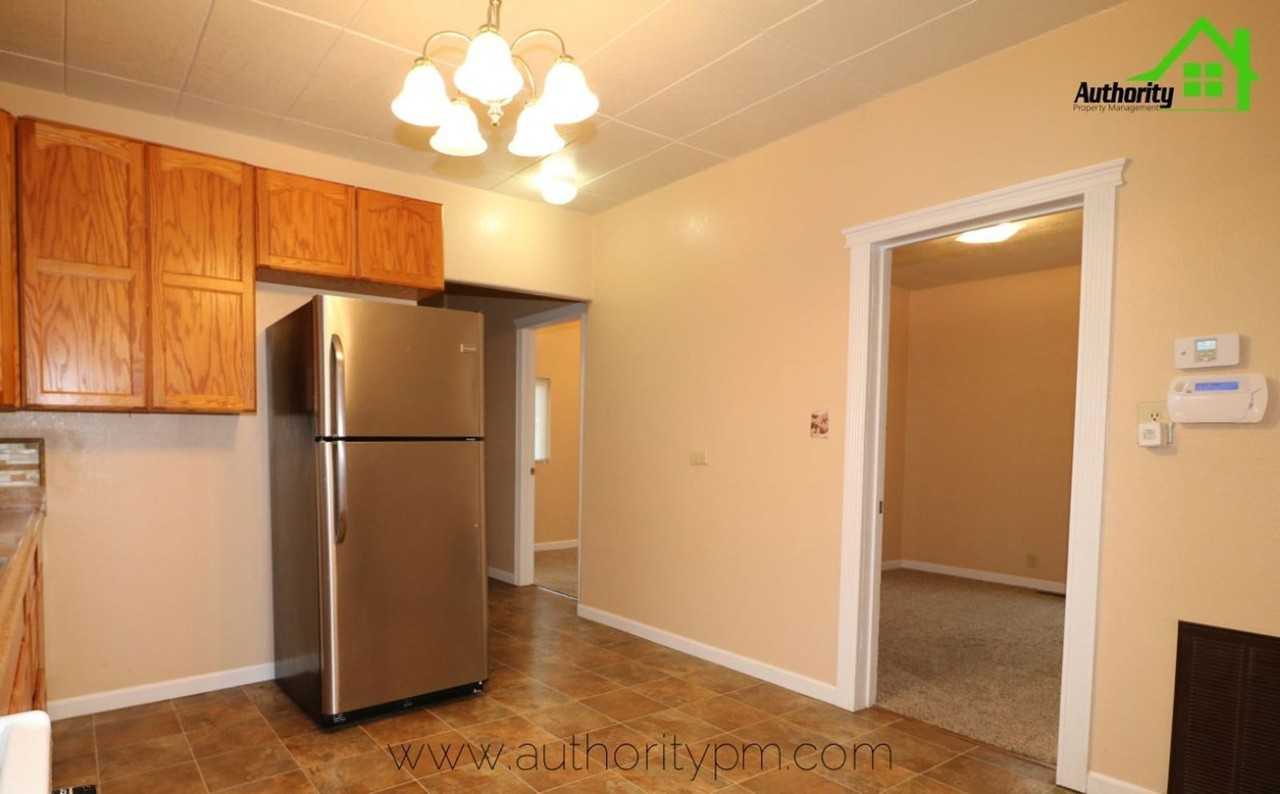 1201 Willis St - Photo 7 of 15