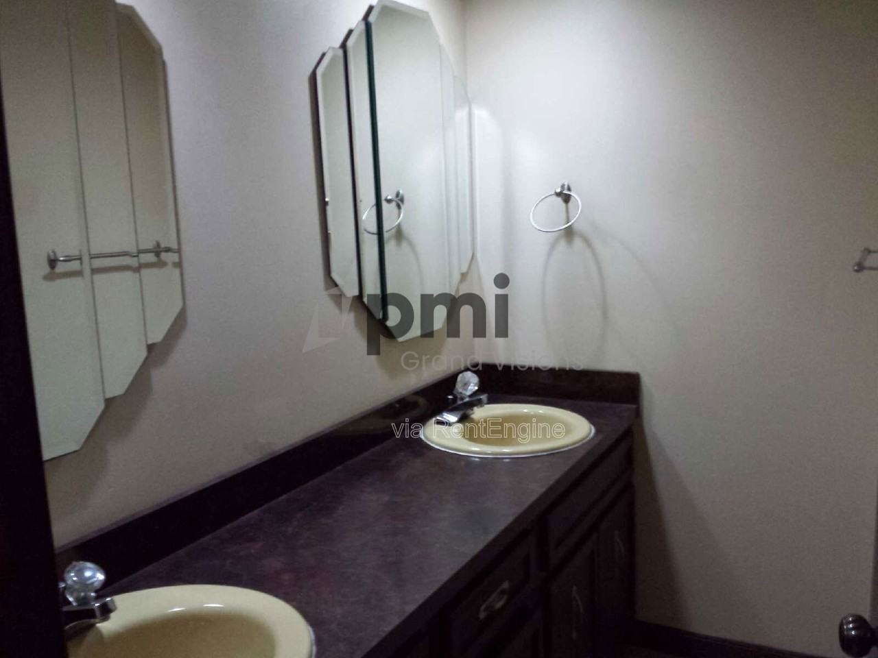 536 W Ash Ave - Photo 3 of 19