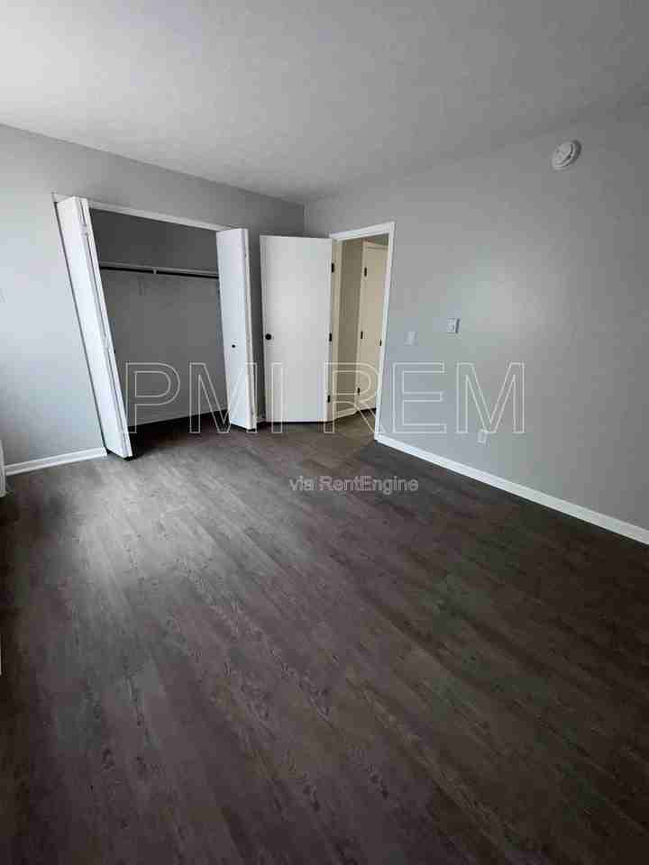 1946 White Pond Dr - Photo 5 of 20