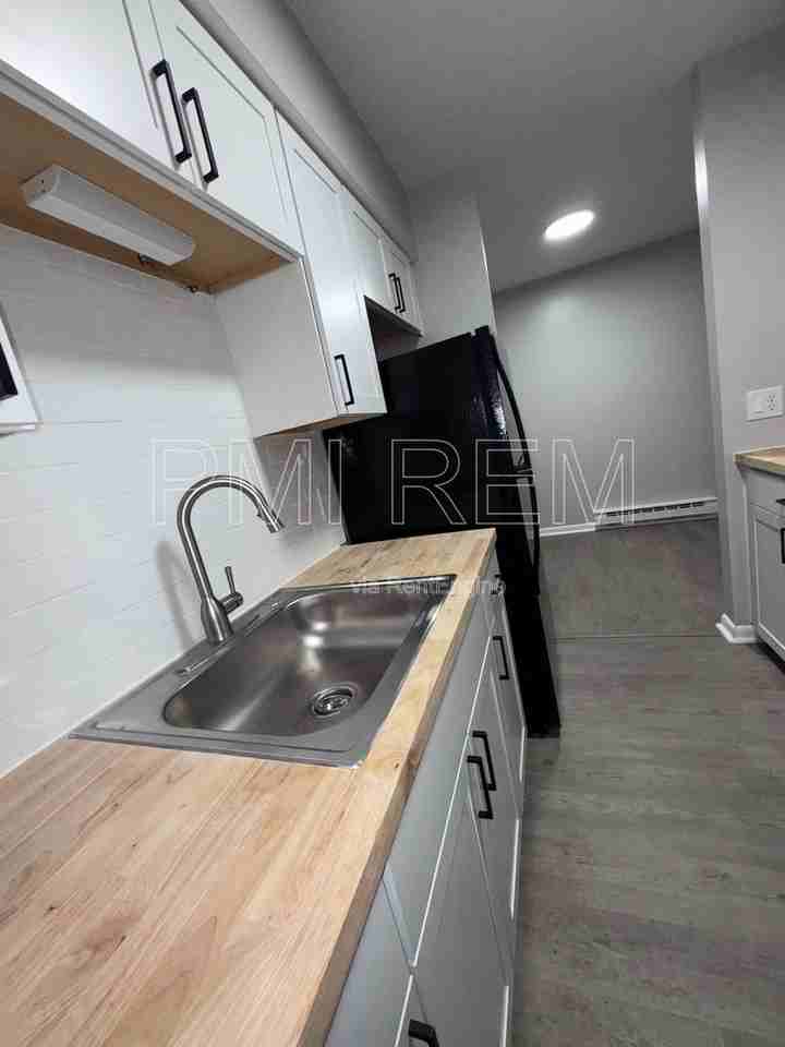 1946 White Pond Dr - Photo 7 of 20