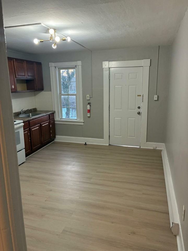 18 Pine St #20B - Photo 6 of 11