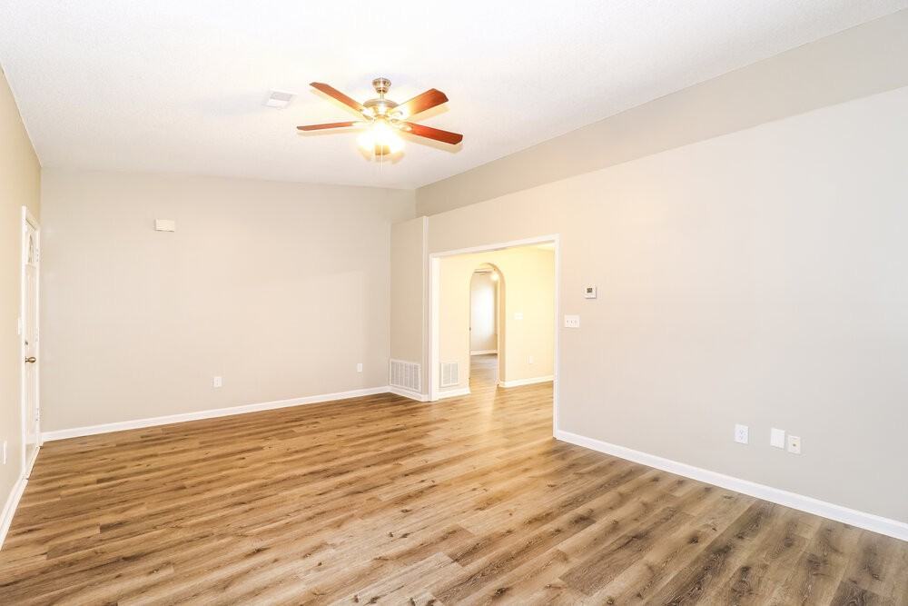 3915 Woodland Dr - Photo 4 of 16