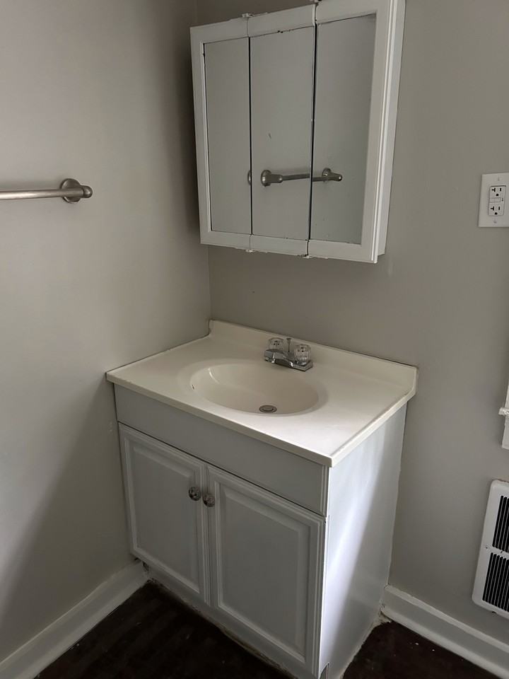 304 S Kent St #304 - Photo 2 of 8