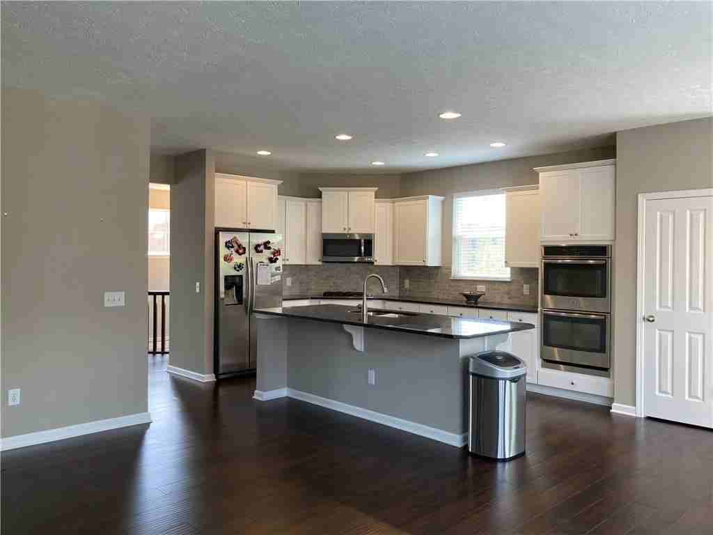 9408 Park Meridian Dr #1 - Photo 3 of 36