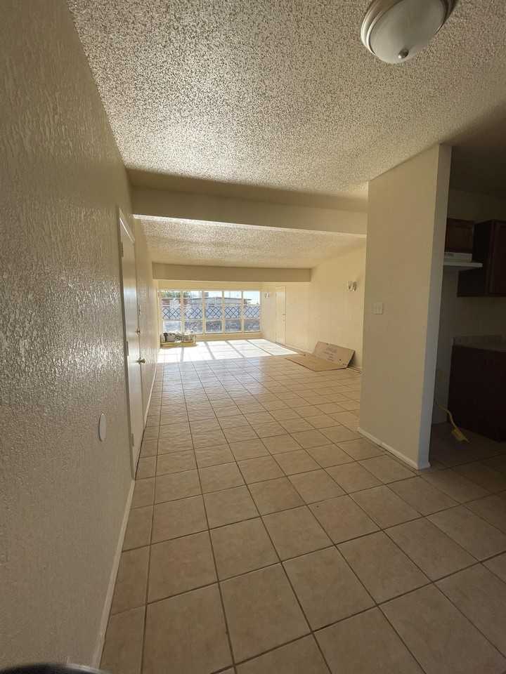 10360 Commodore St - Photo 3 of 15