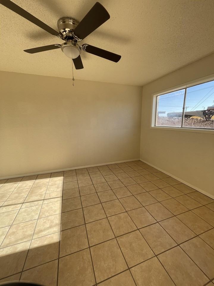 10360 Commodore St - Photo 2 of 15