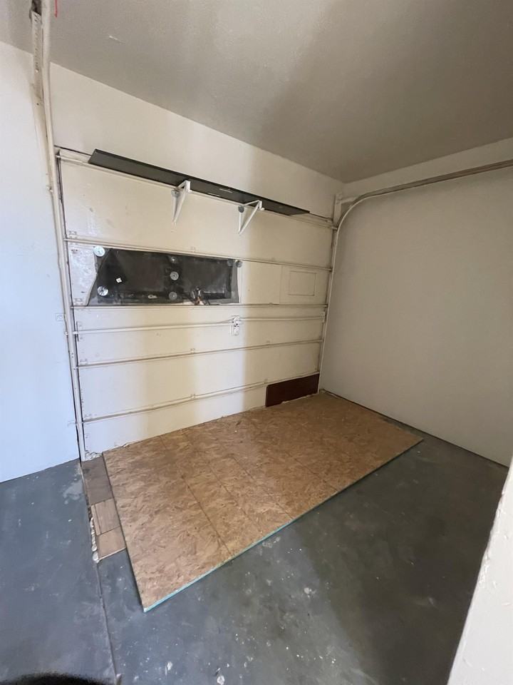 10360 Commodore St - Photo 6 of 15