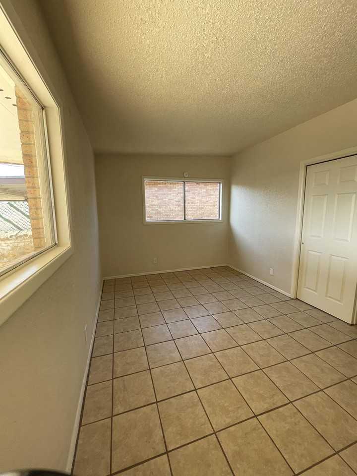 10360 Commodore St - Photo 2 of 15