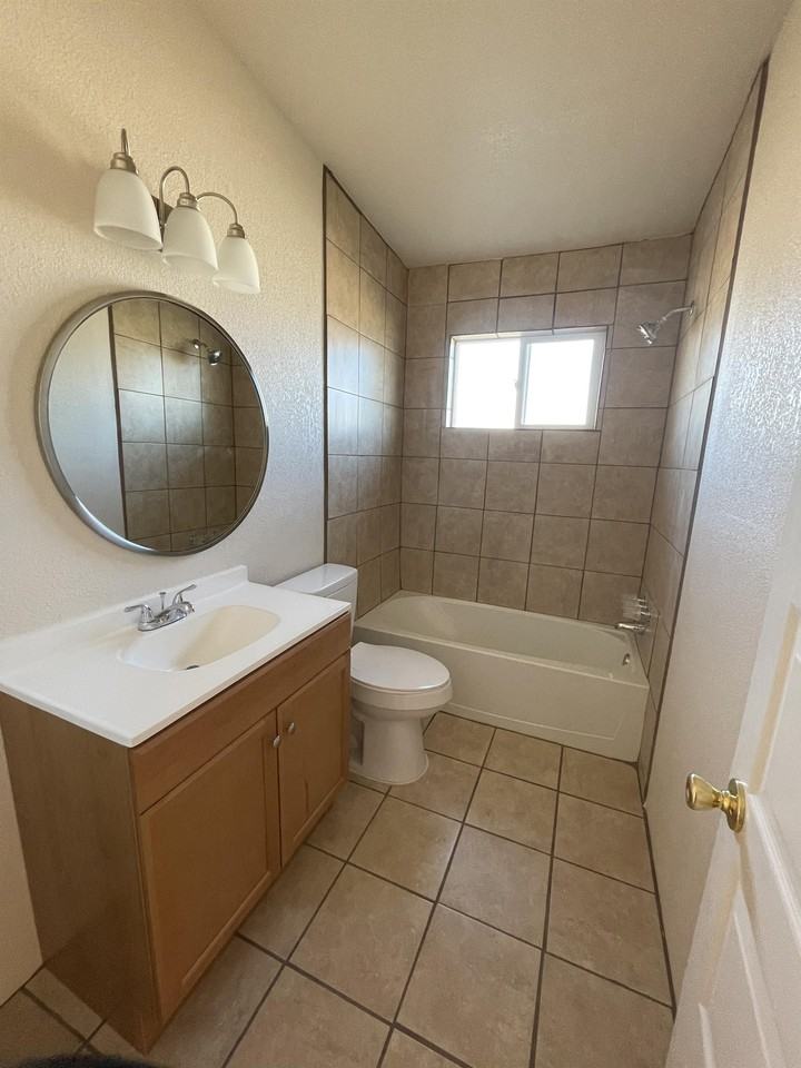 10360 Commodore St - Photo 6 of 15