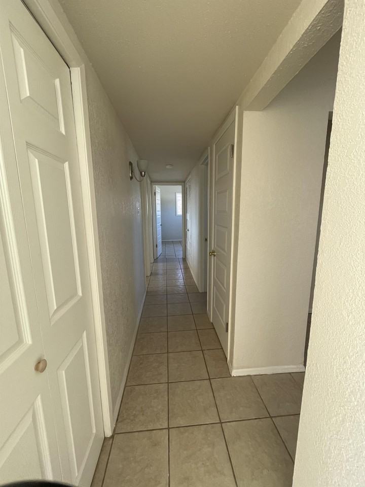 10360 Commodore St - Photo 5 of 15