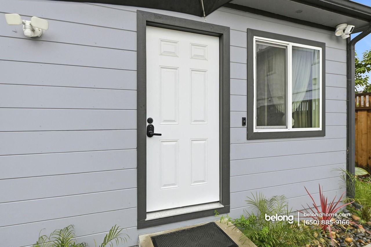 1397 Vine St - Photo 3 of 20