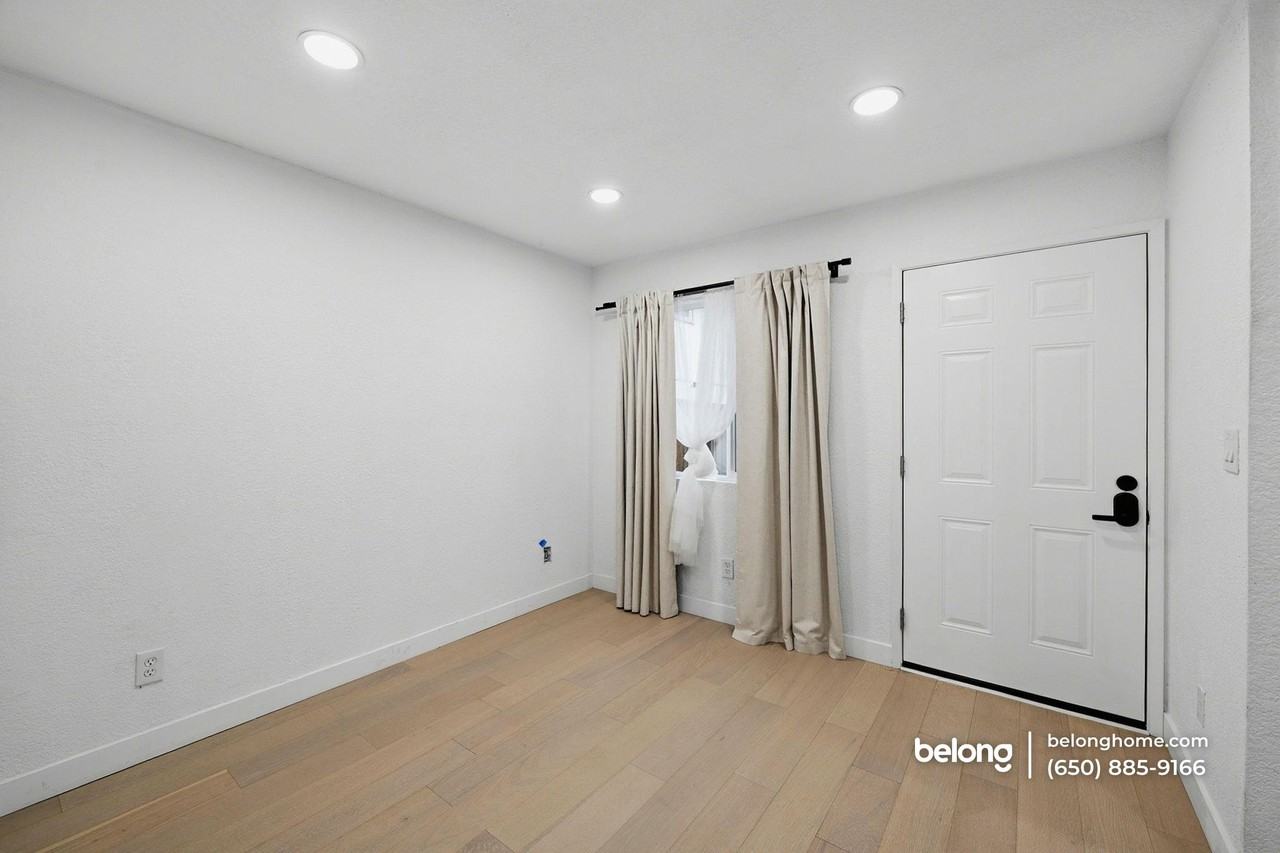 1397 Vine St - Photo 4 of 20