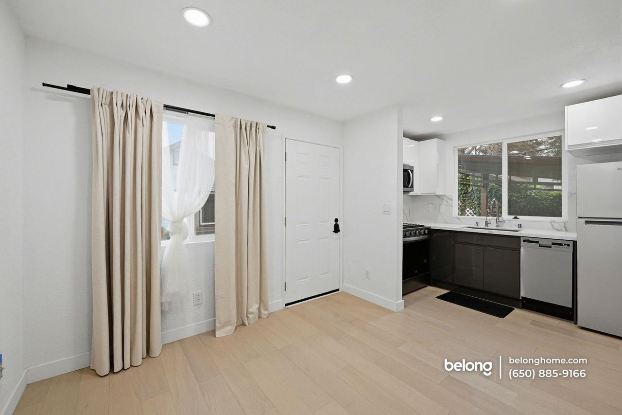 1397 Vine St - Photo 5 of 20