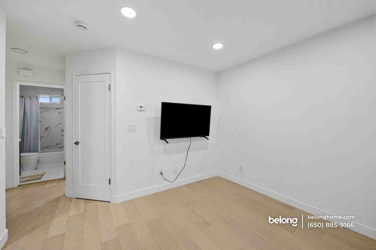 1397 Vine St - Photo 7 of 20