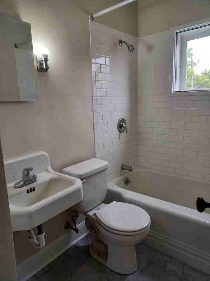 18 E Clifford St #2 - Photo 2 of 19