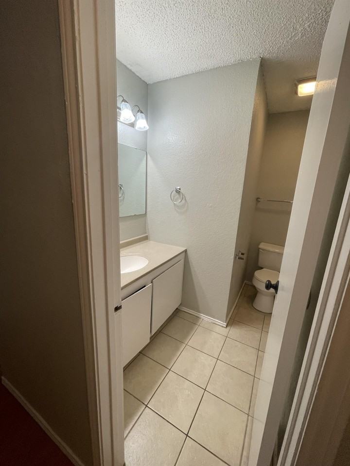 921 Nw Summercrest Blvd Apt A #1 - Photo 5 of 30