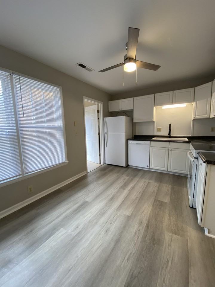 7 Anderson Ave #C - Photo 3 of 12