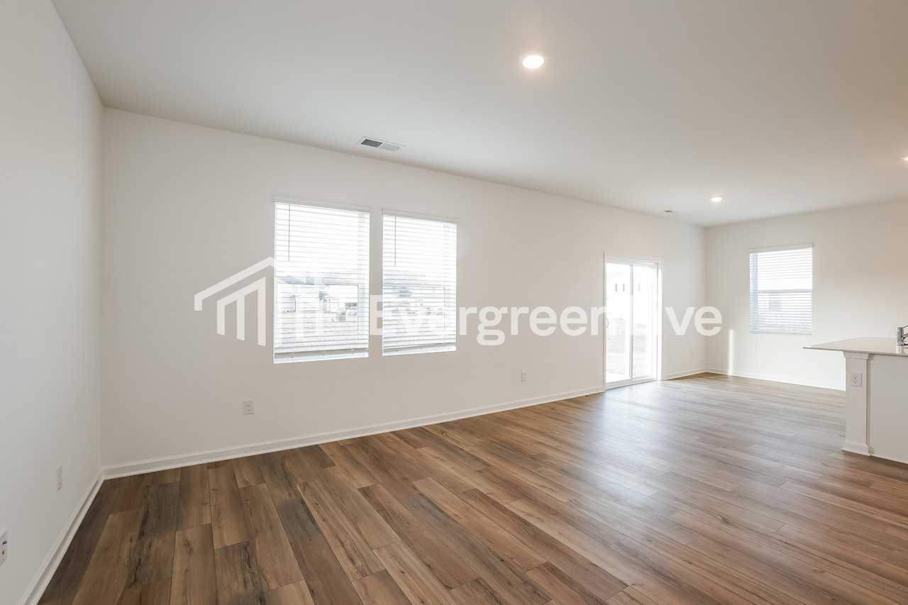 324 Lacewing Ln - Photo 4 of 16