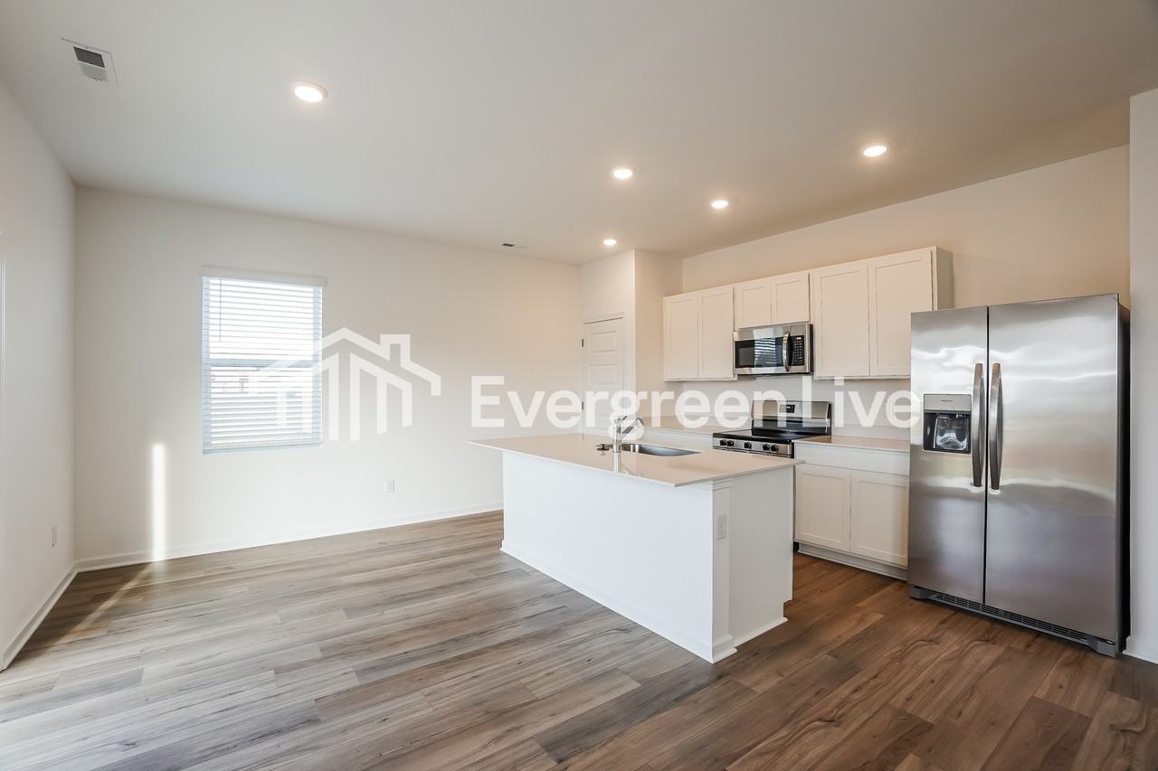 324 Lacewing Ln - Photo 6 of 16