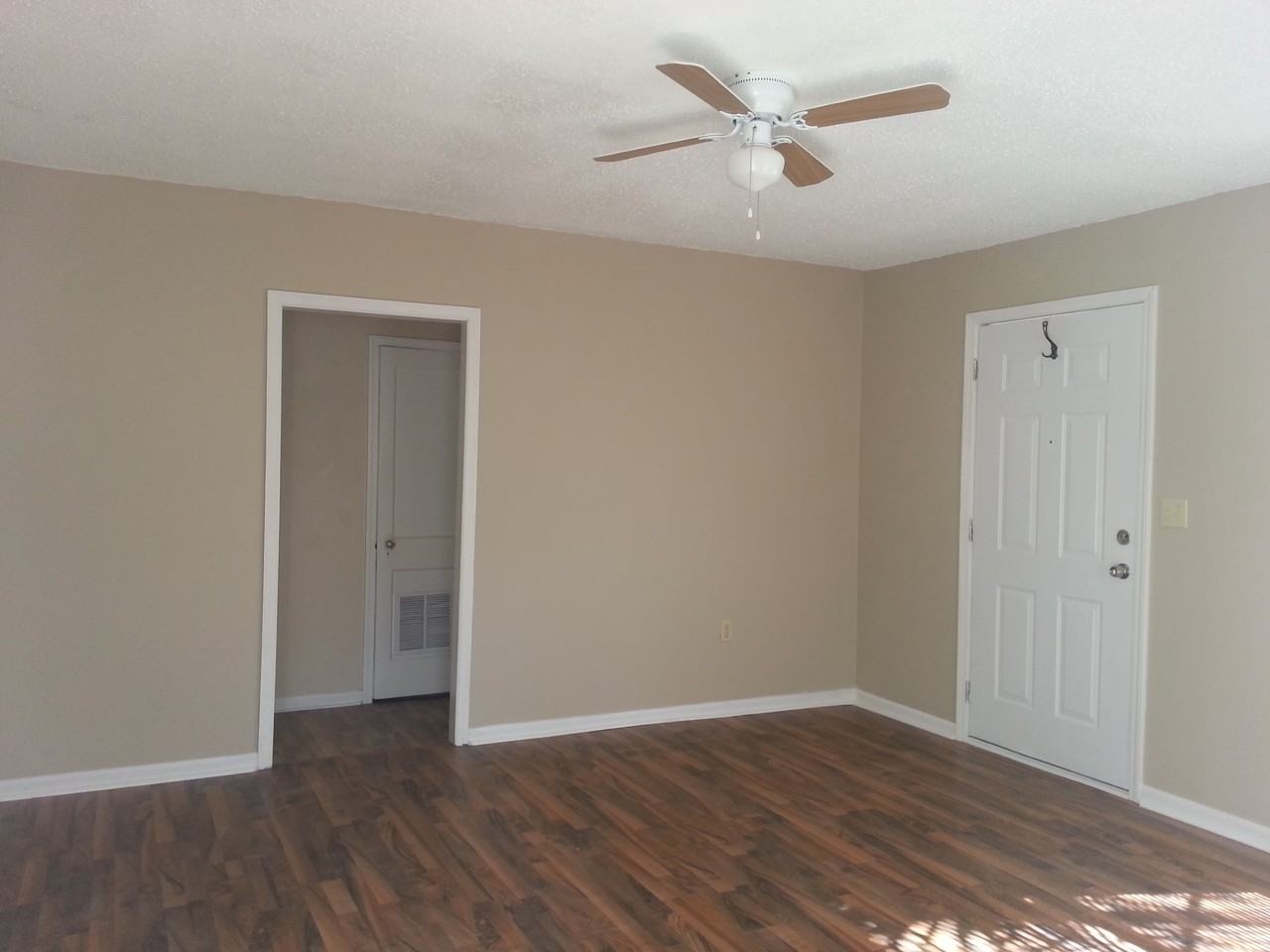 1413 Woodward St - Photo 4 of 10