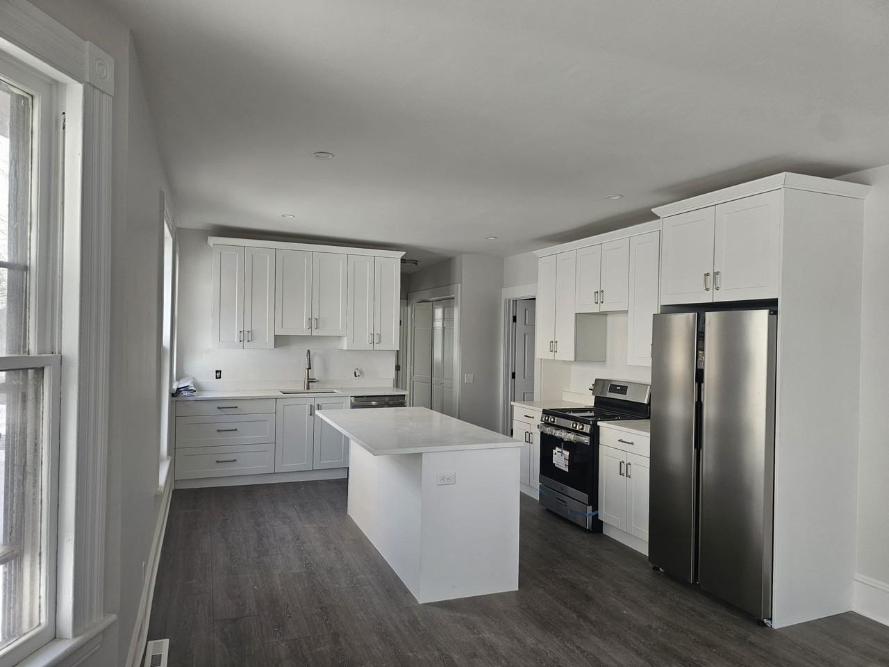 2949 Fairfield Ave #2ndLEFT - Photo 3 of 14