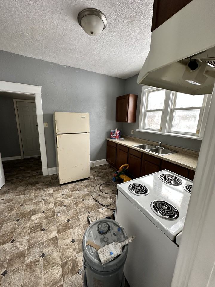 1616 9th St - Photo 4 of 11