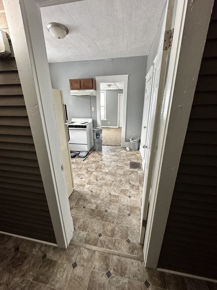 1616 9th St - Photo 5 of 11